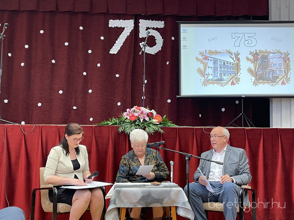 75 éves az Arany János Gimnázium 54